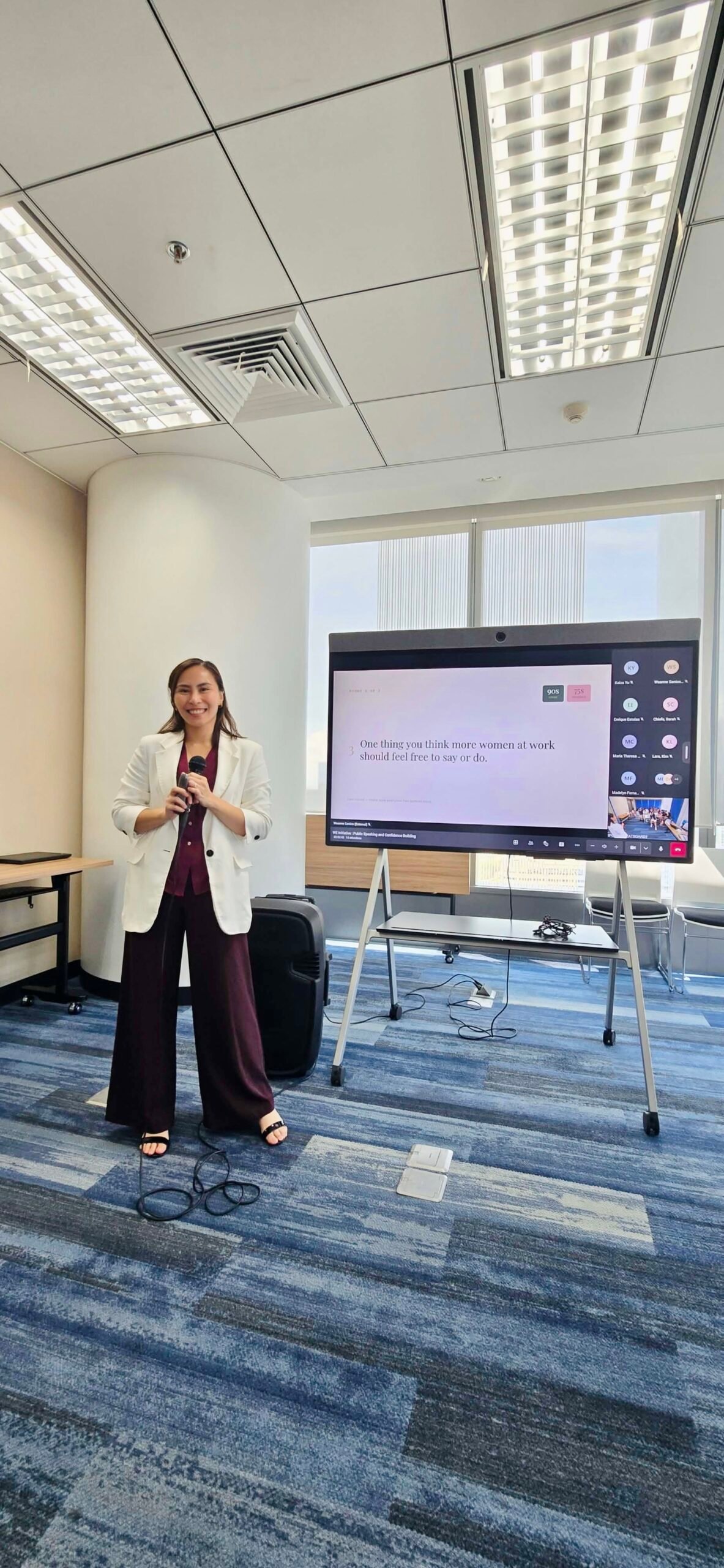 Weanne facilitating a hybrid confidence workshop, with remote participants on screen